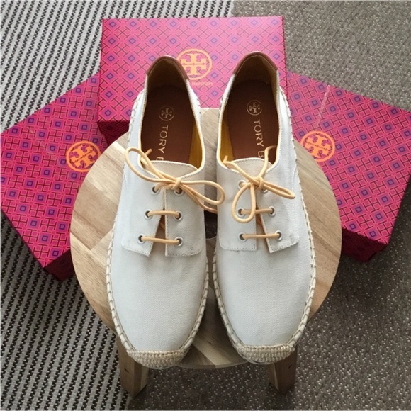 TORY BURCH-WEEKEND SALE - Picture 2 of 16